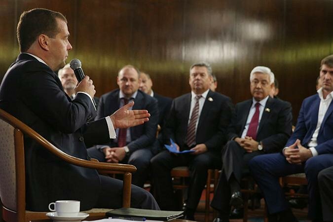 Дмитрий Медведев: «Ощущение, что вся страна помешалась на устрицах, хамонах и фуа-гра!»