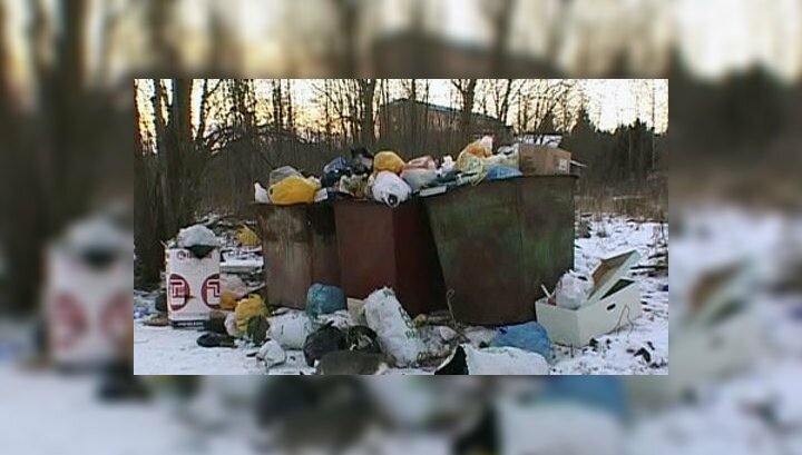 Бездомная в Москве выбросила замерзшего новорожденного на помойку