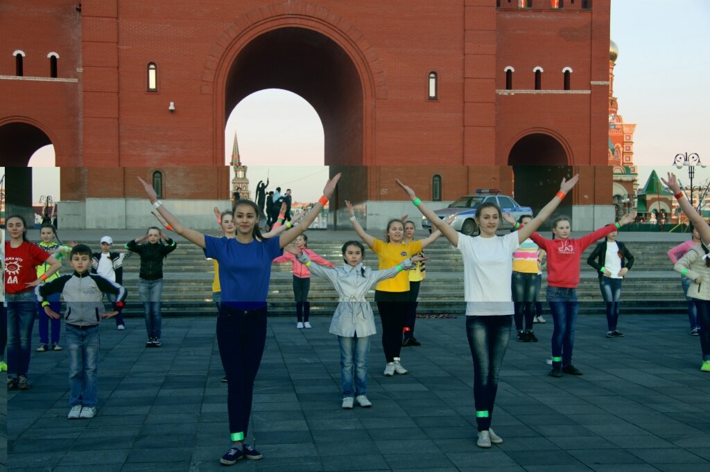 Юные пешеходы и представители медиасообщества призывают водителей быть внимательными к детям