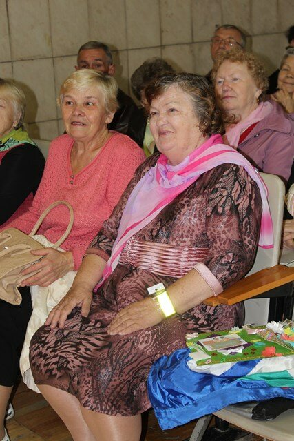 Руководитель Госавтоинспекции Йошкар-Олы вручил световозвращающие браслеты пожилым людям