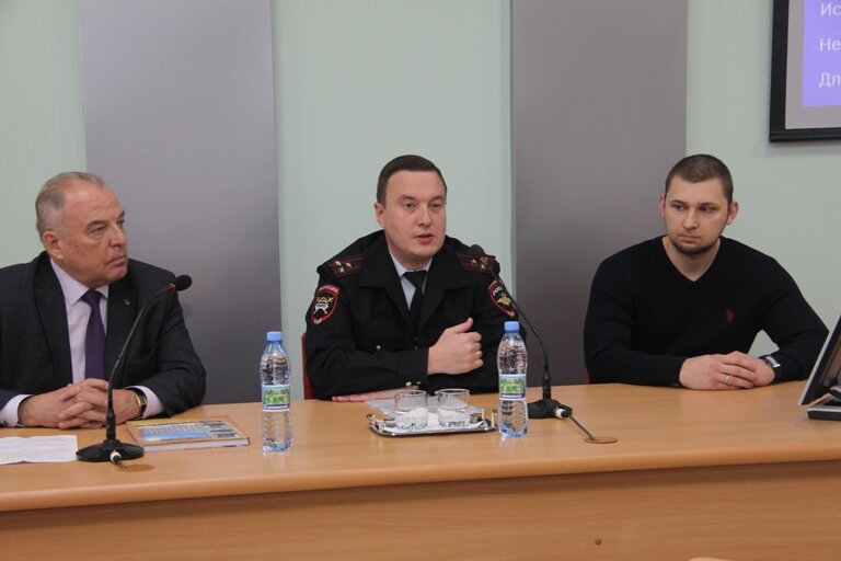 Начальник ГИБДД Марий Эл и общественные активисты призвали заводчан присоединиться к борьбе с пьяными водителями