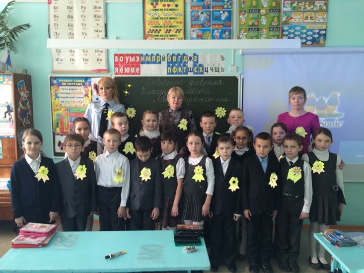 Школьники в Марий Эл готовят к предстоящим праздникам световозвращающие подарки для родителей