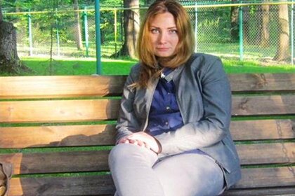 Чиновники пригрозили забрать детей у объявившей голодовку учительницы