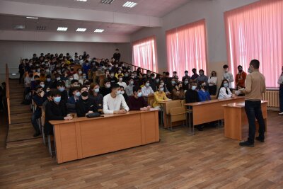 В Йошкар-Оле сотрудники полиции провели встречу с иностранными студентами